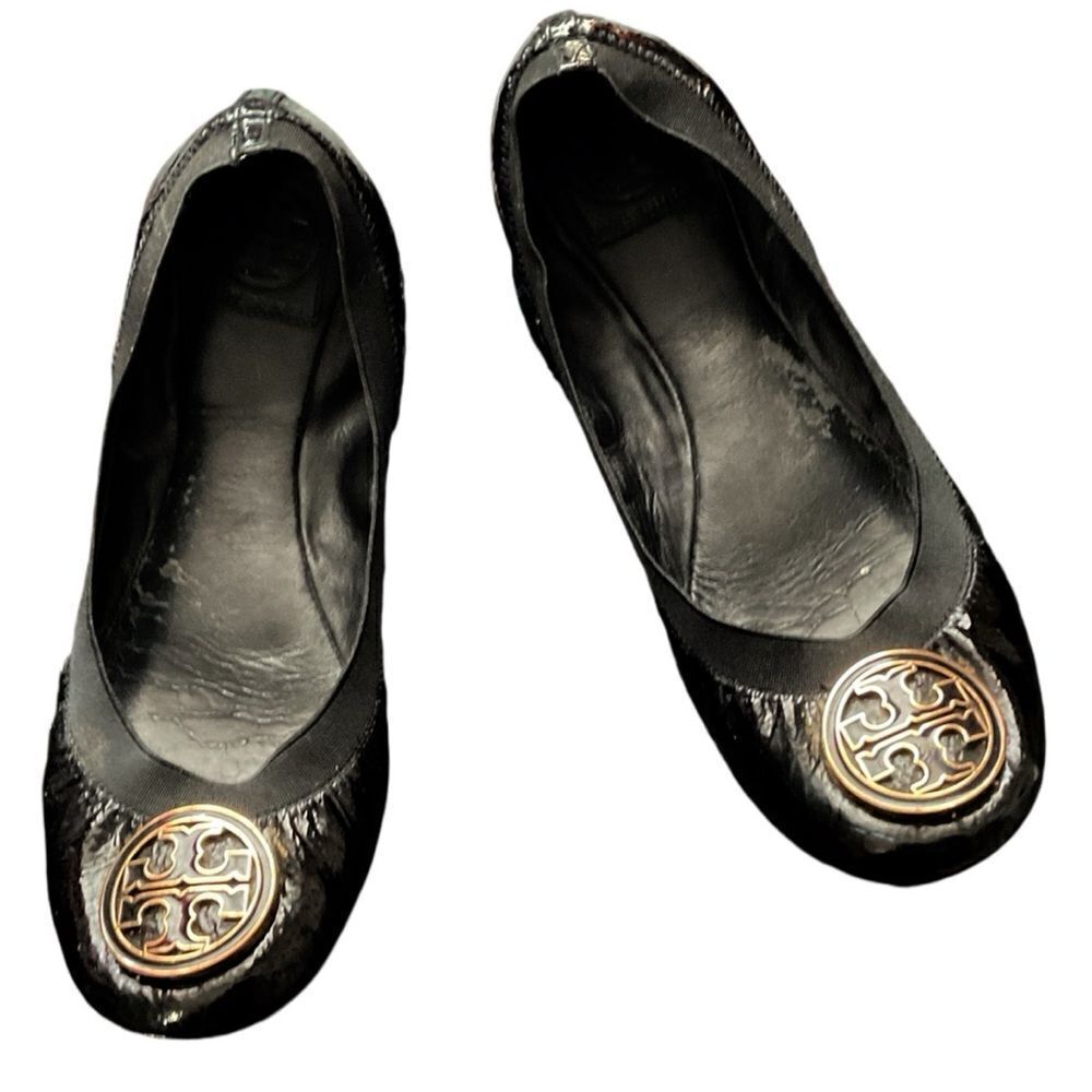 Tory Burch Carolines Black Patent Leather Ballet Flat Shoes Gold Logo Medallion